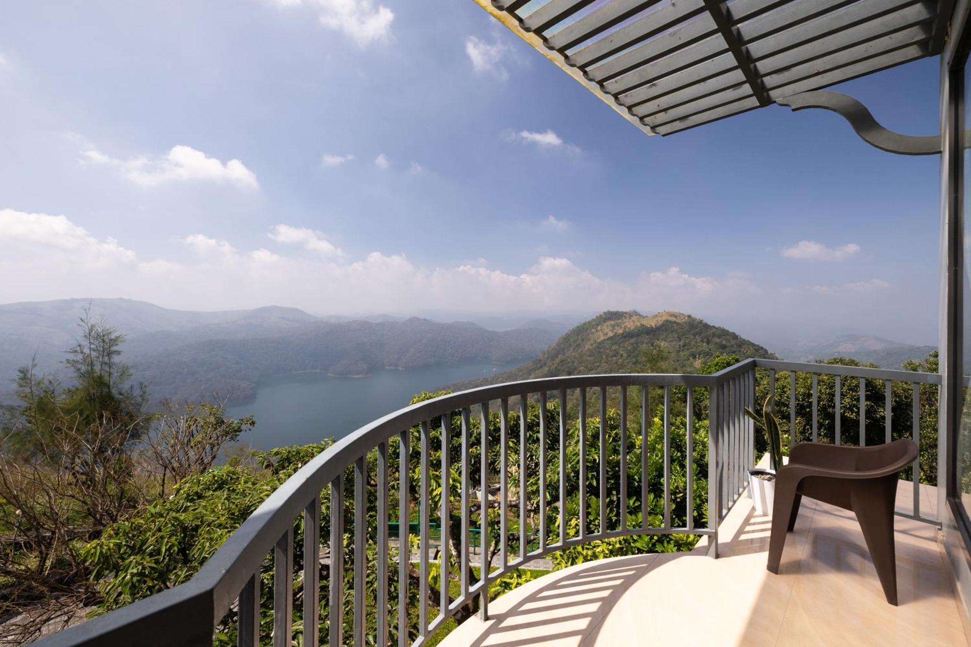 Avadale Idukki - Stag Groups Not Allowed Bilik gambar